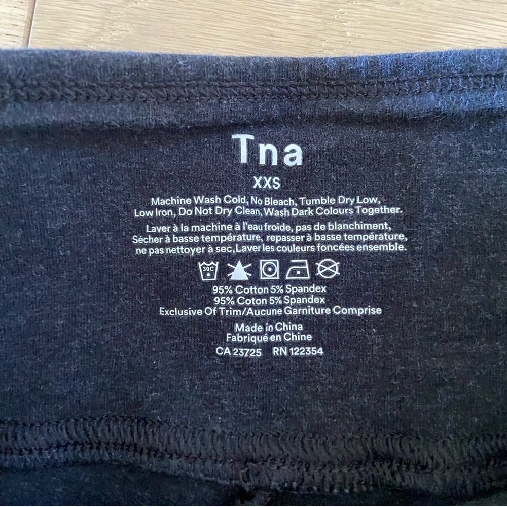TNA Leggings in Dark Grey with White Accent - Picture 7 of 9